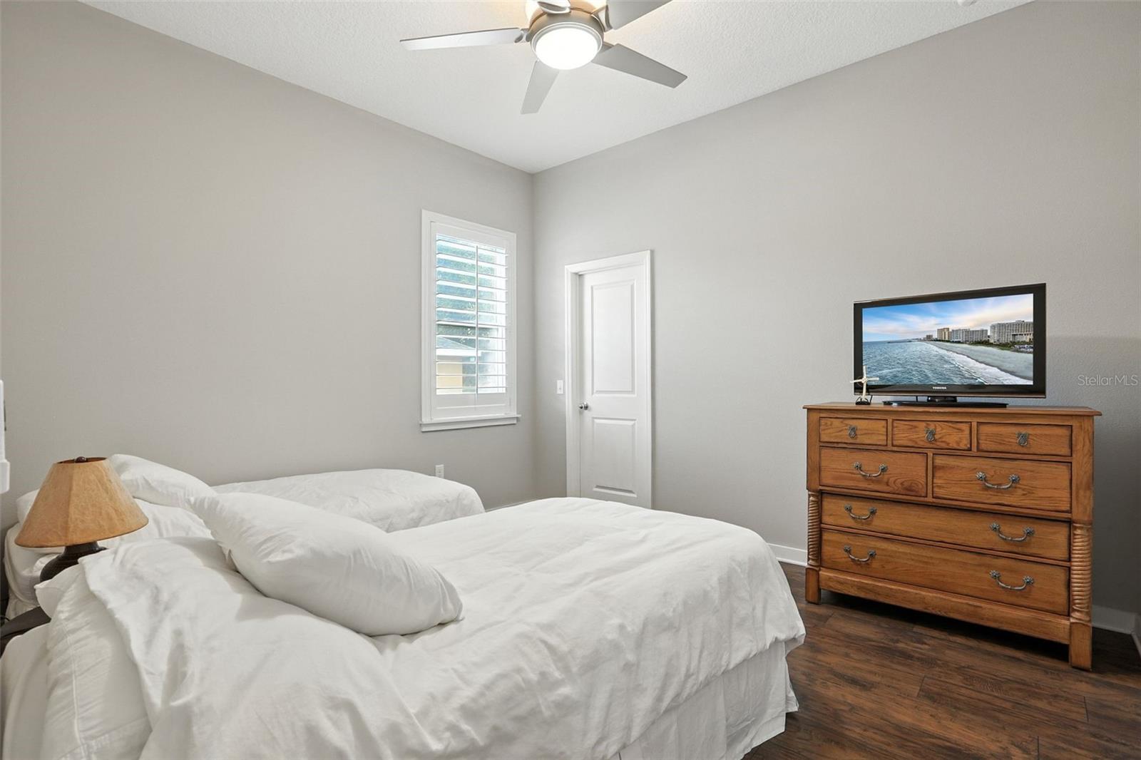 ISLAND POINTE SUB - Residential