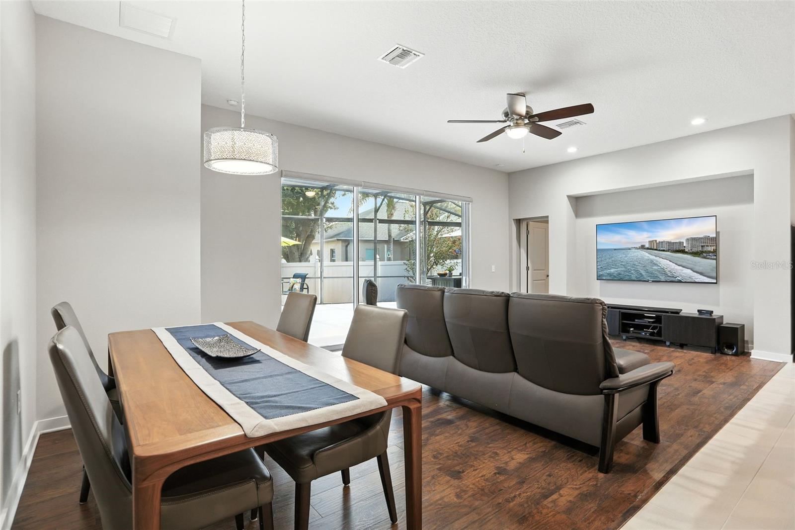 ISLAND POINTE SUB - Residential