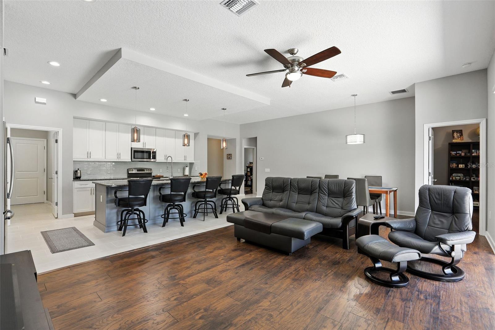 ISLAND POINTE SUB - Residential