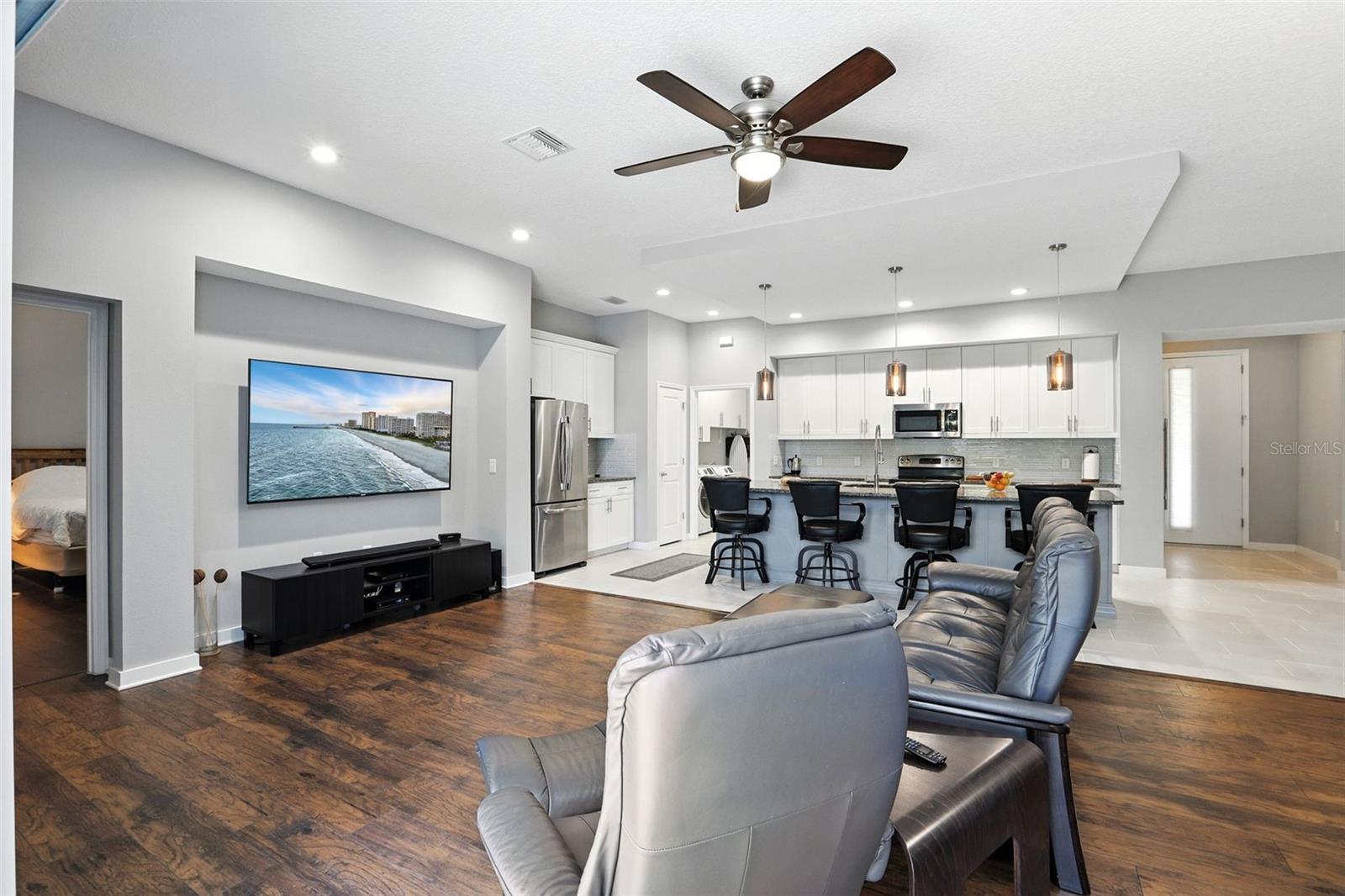 ISLAND POINTE SUB - Residential