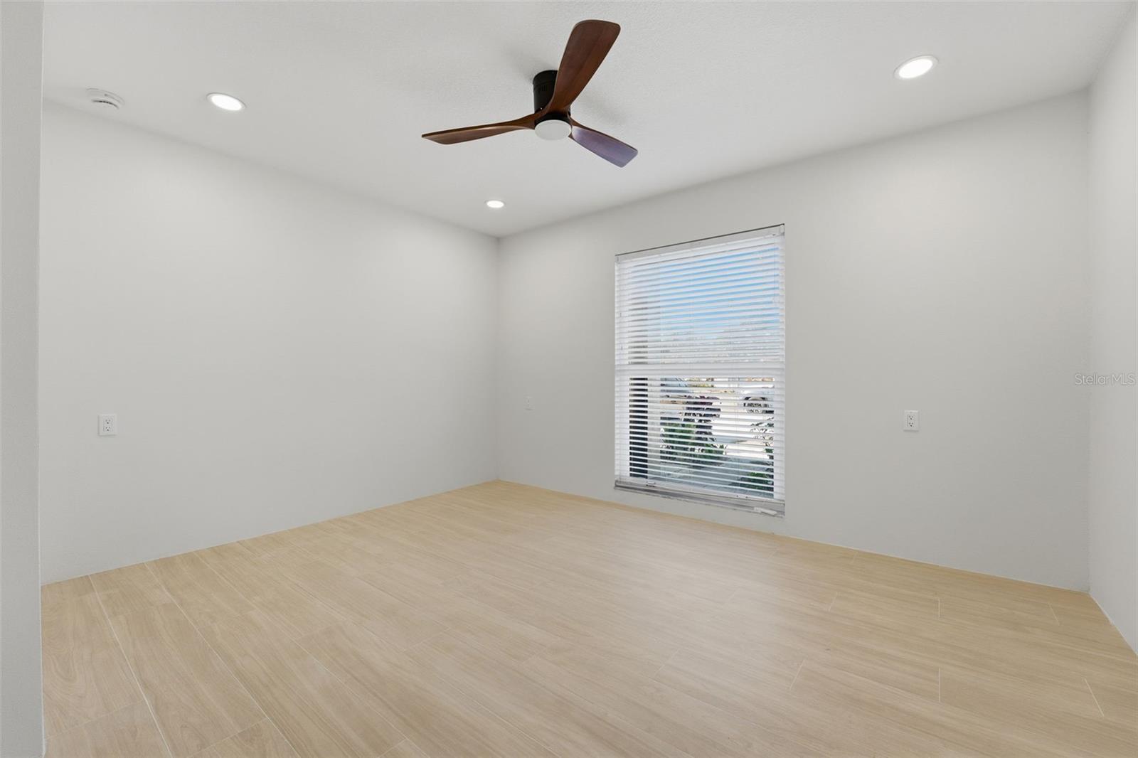 HOLMES BEACH 17TH UNIT - Residential