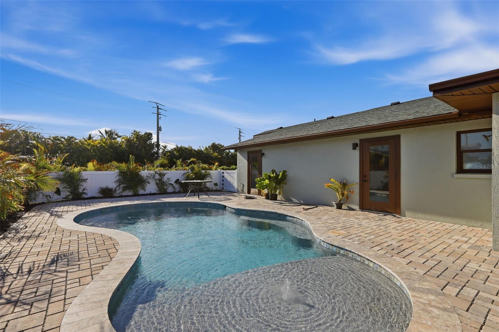 HOLMES BEACH 17TH UNIT - Residential