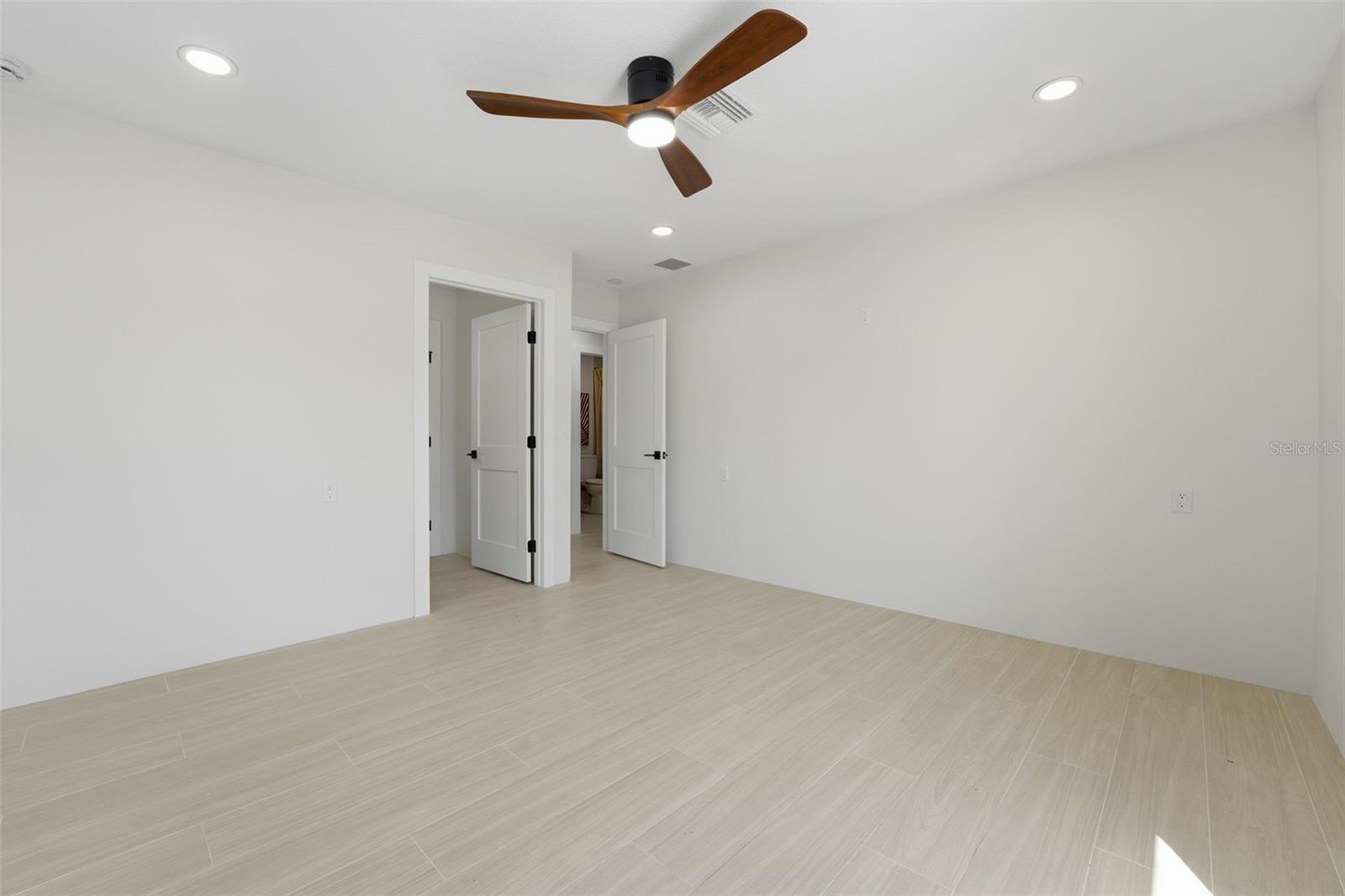 HOLMES BEACH 17TH UNIT - Residential