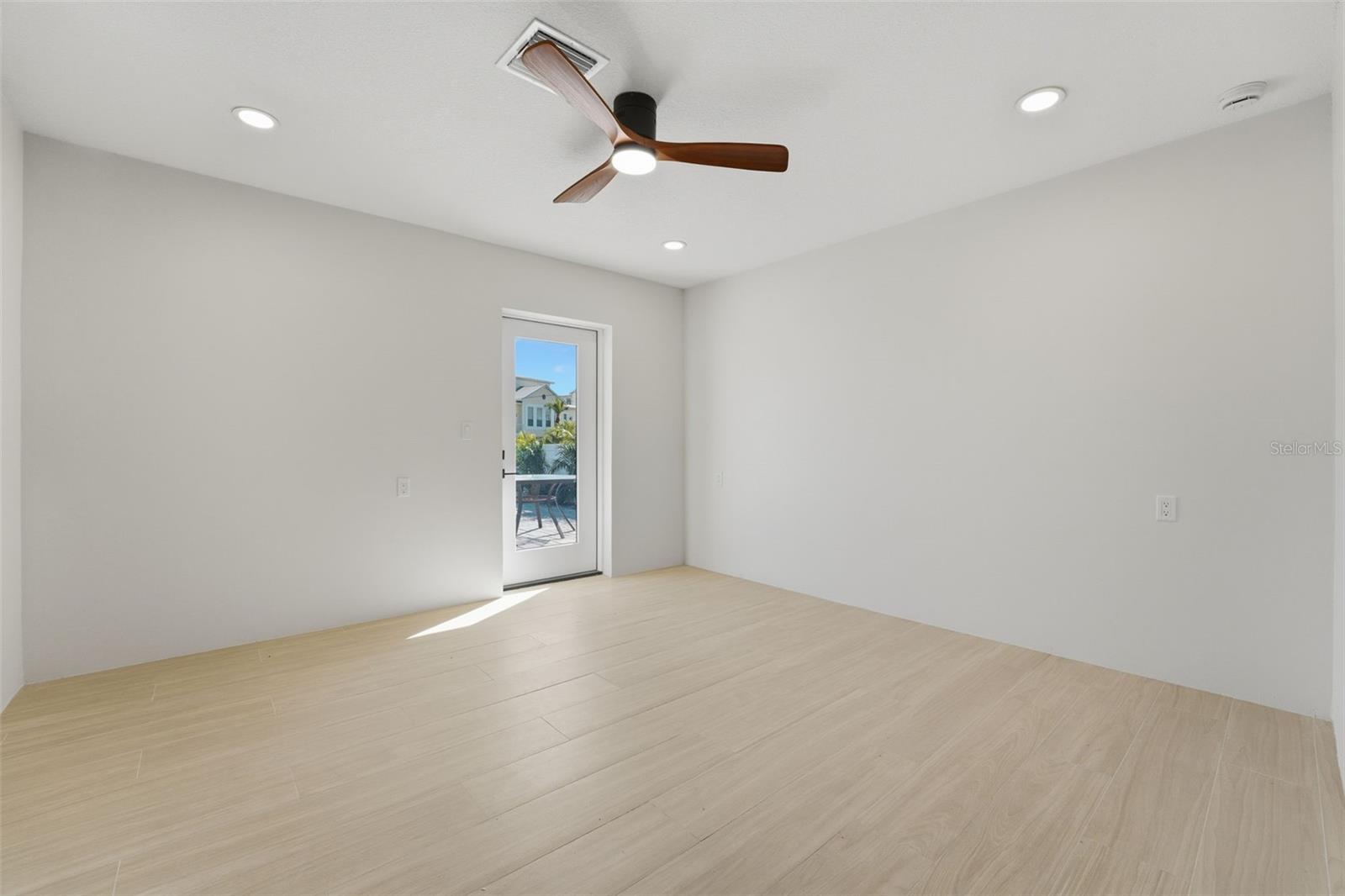 HOLMES BEACH 17TH UNIT - Residential