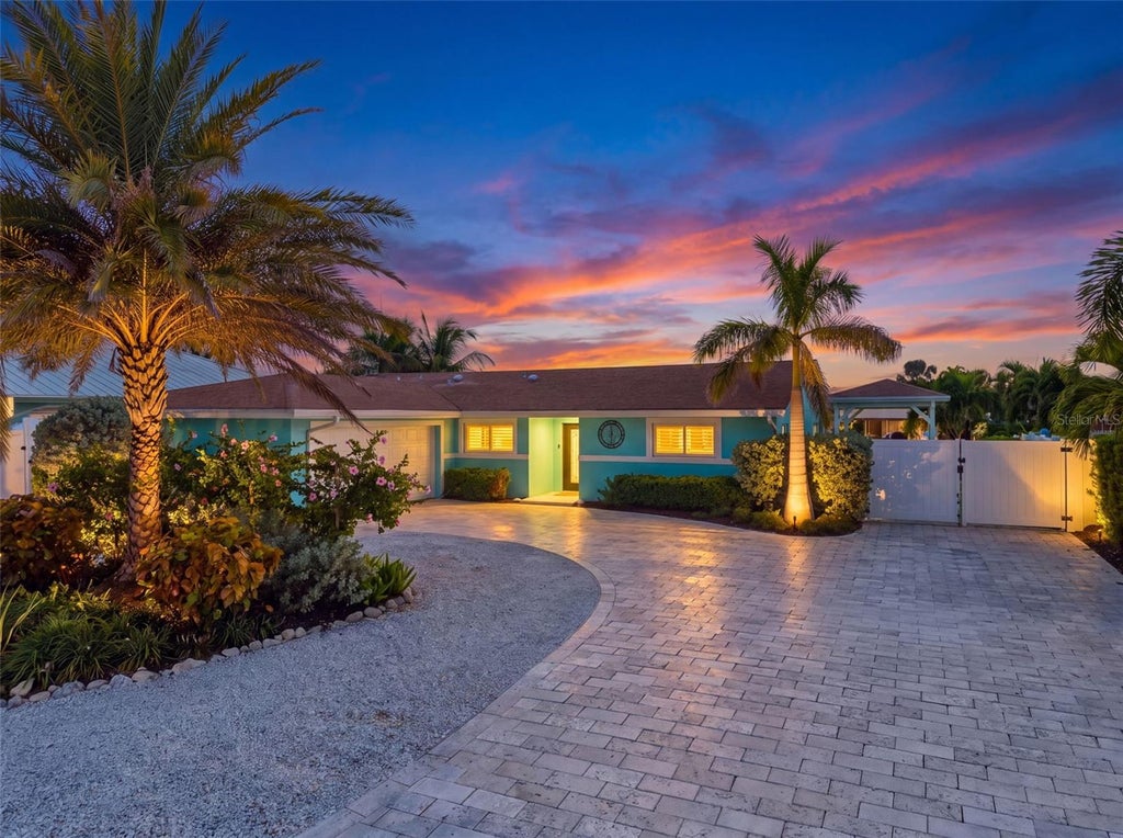 Photo of 3708 Royal Palm Drive, Bradenton, FL 34210 (MLS # A4706255)