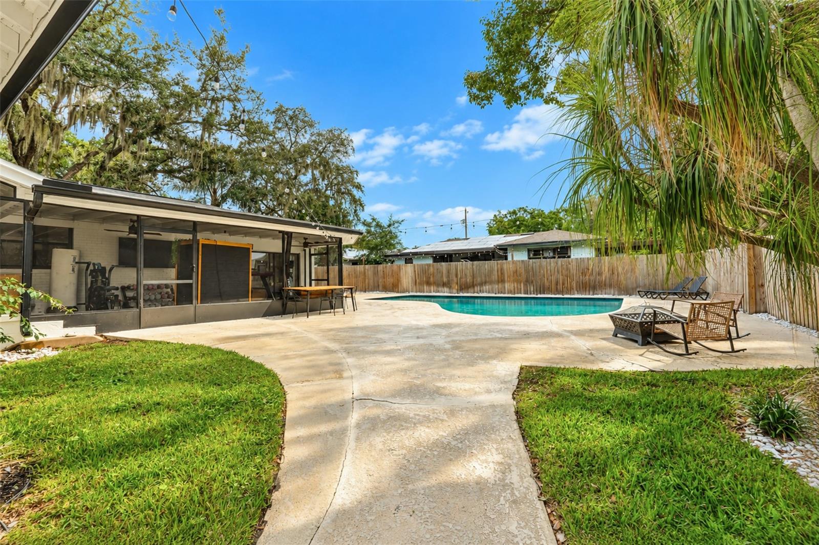 389 SULTANA LANE