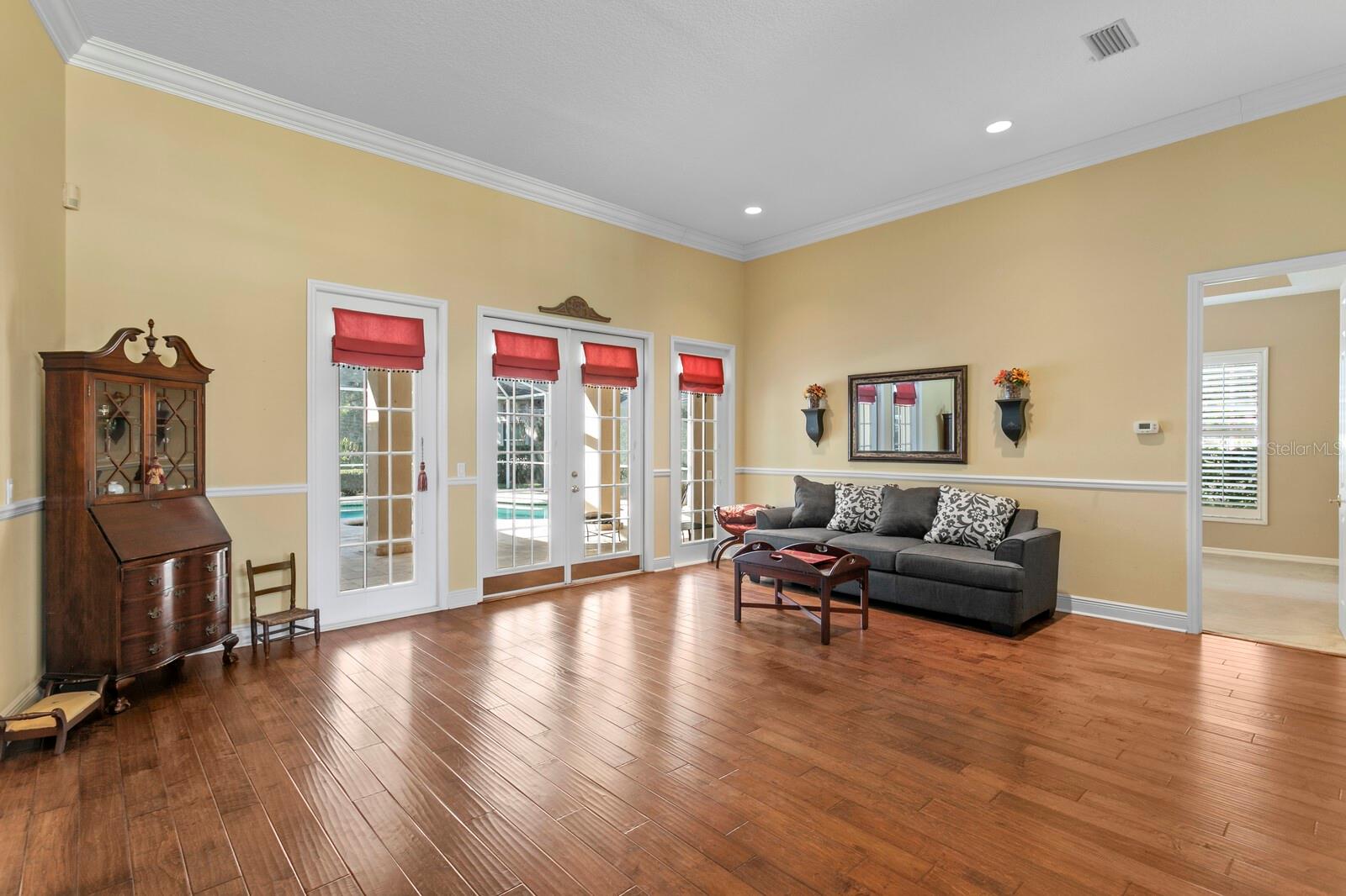 TAMPA PALMS - Residential