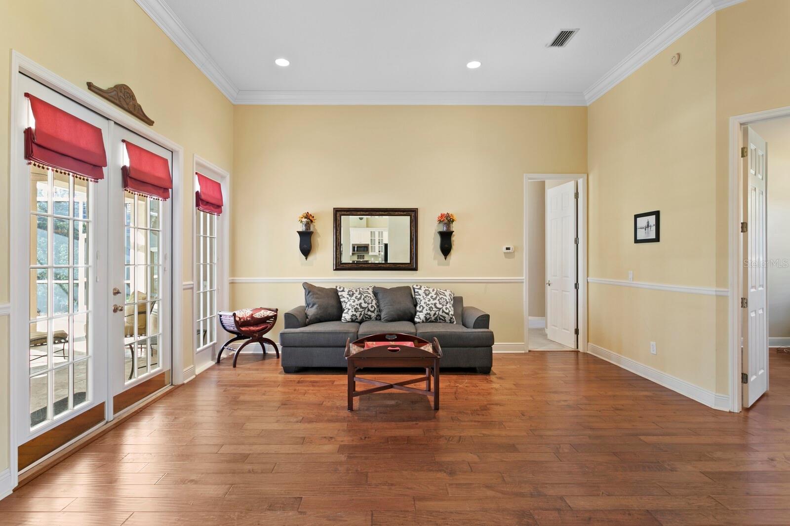 TAMPA PALMS - Residential