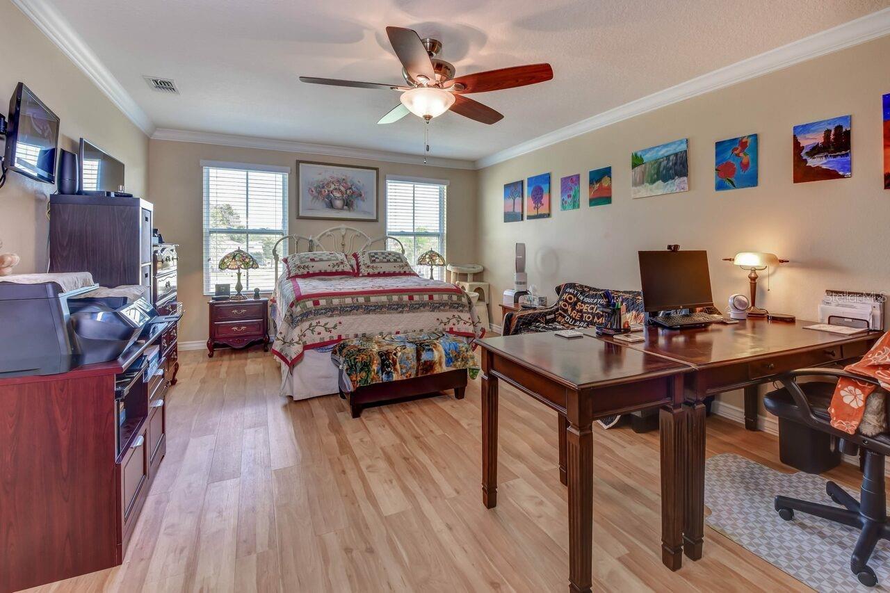 PARKMORE MANOR - Residential