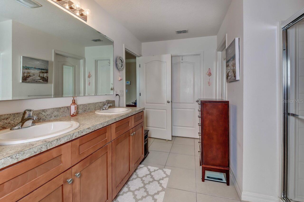 PARKMORE MANOR - Residential