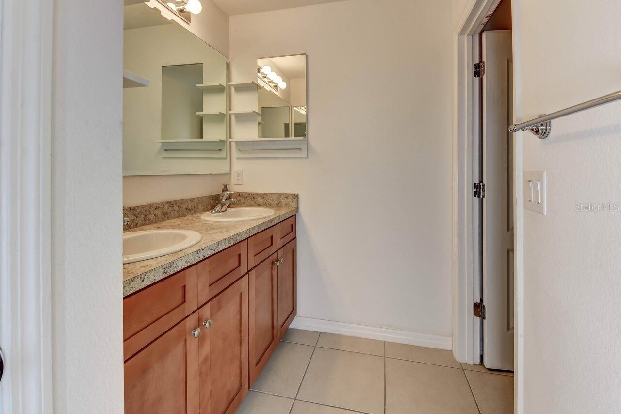 PARKMORE MANOR - Residential