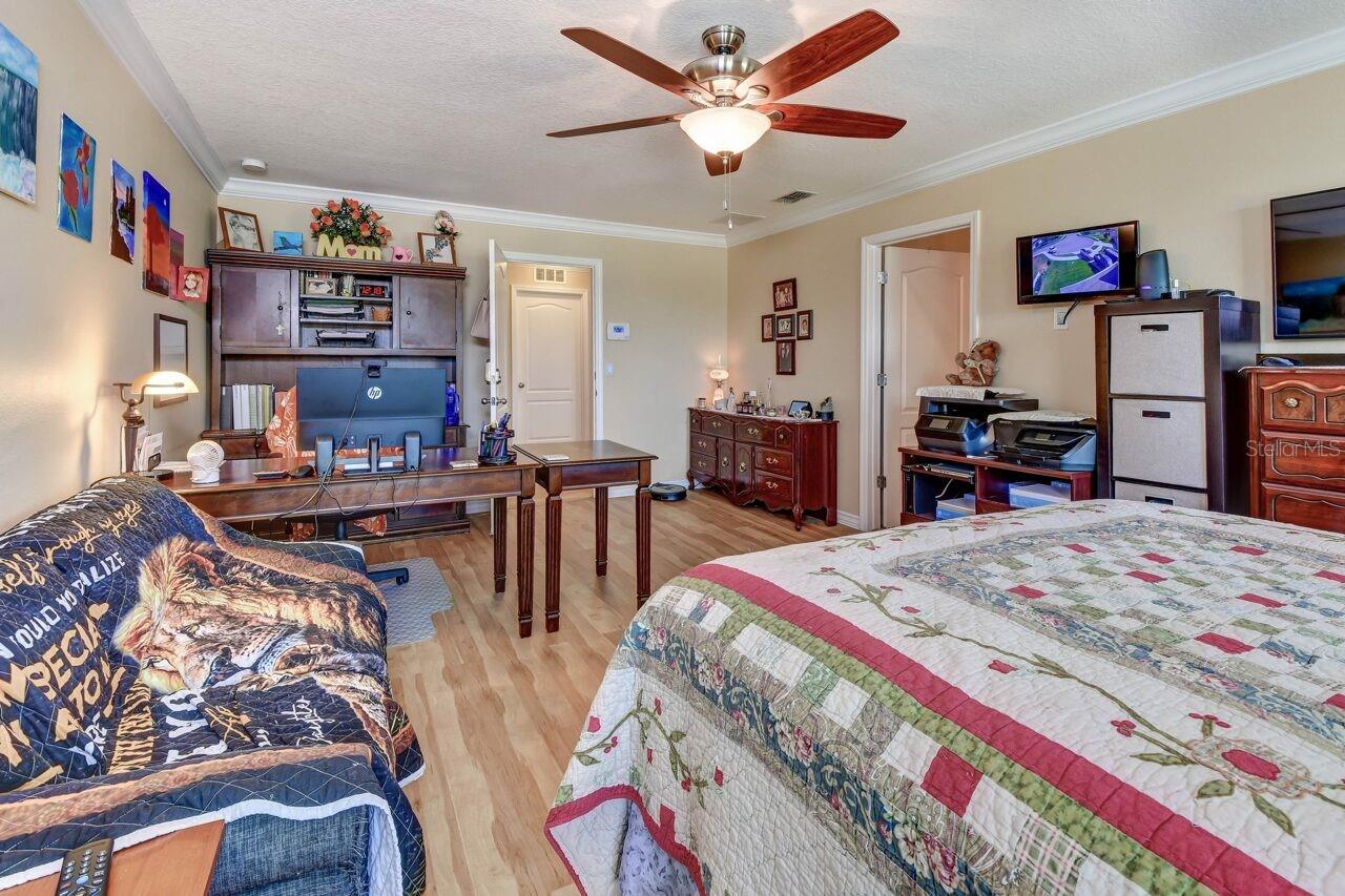 PARKMORE MANOR - Residential