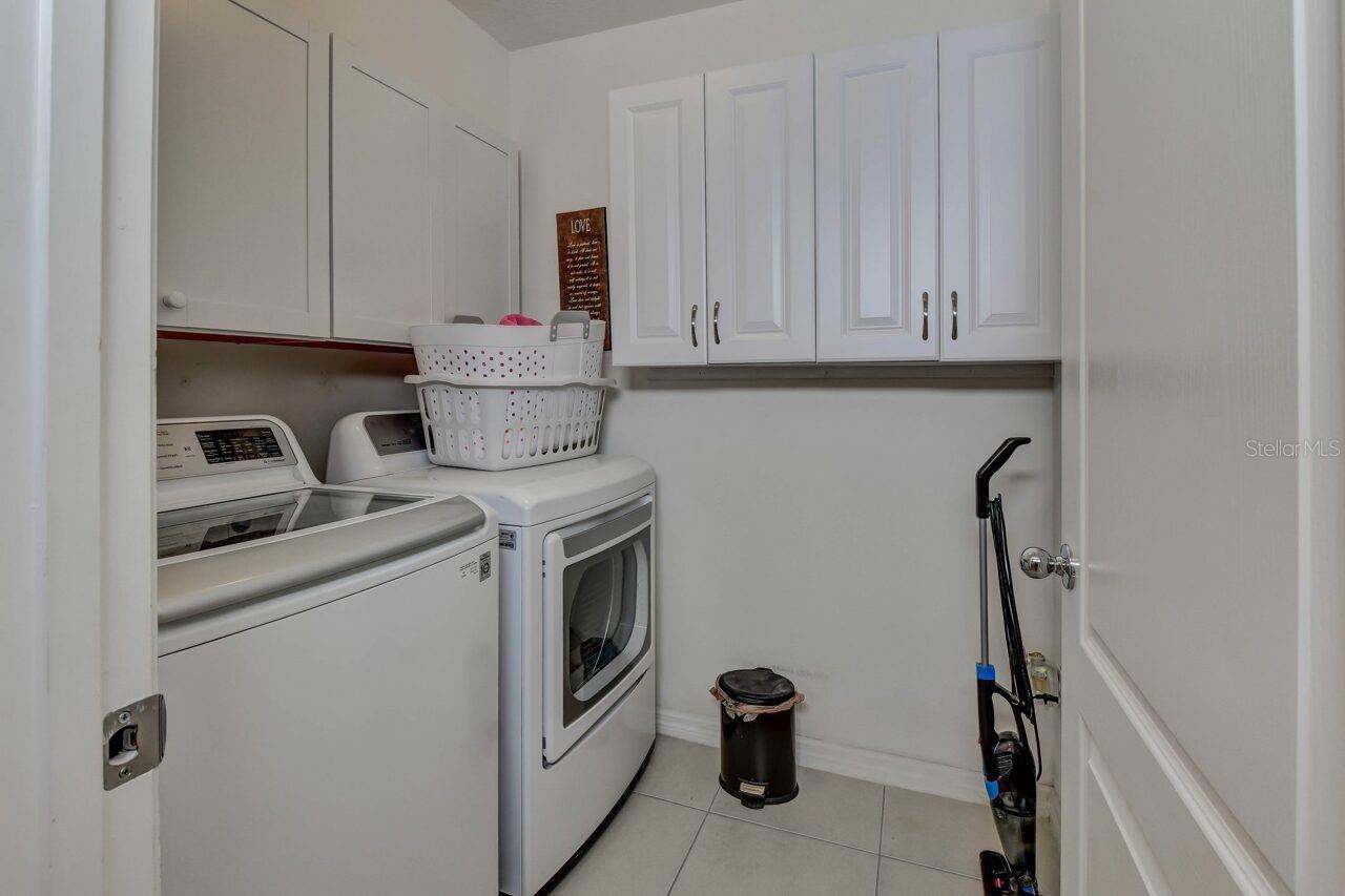 PARKMORE MANOR - Residential