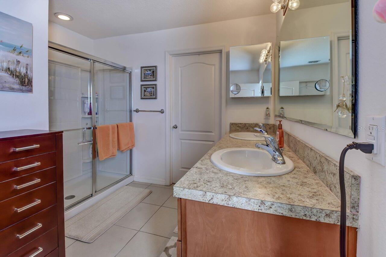 PARKMORE MANOR - Residential