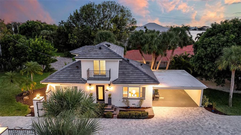Photo of 2513 Bayshore Road, Nokomis, FL 34275 (MLS # A4668688)