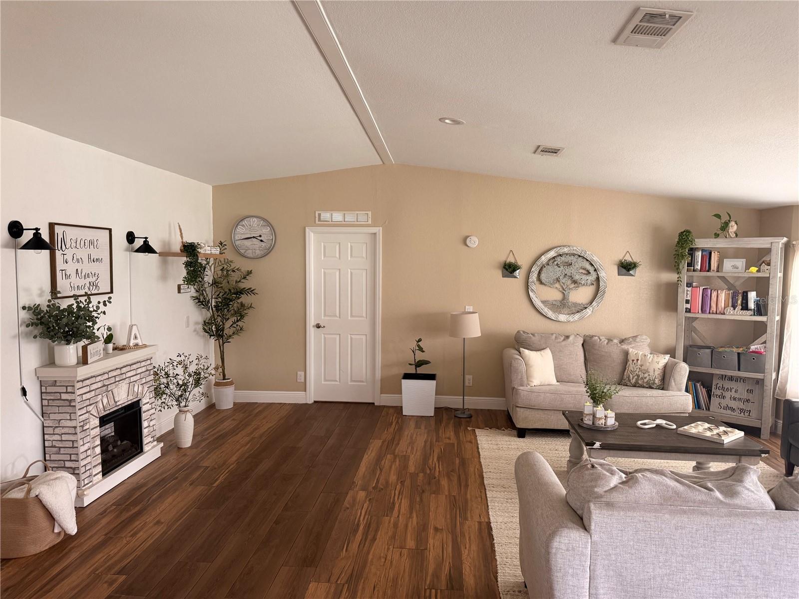 3192 DEW COURT