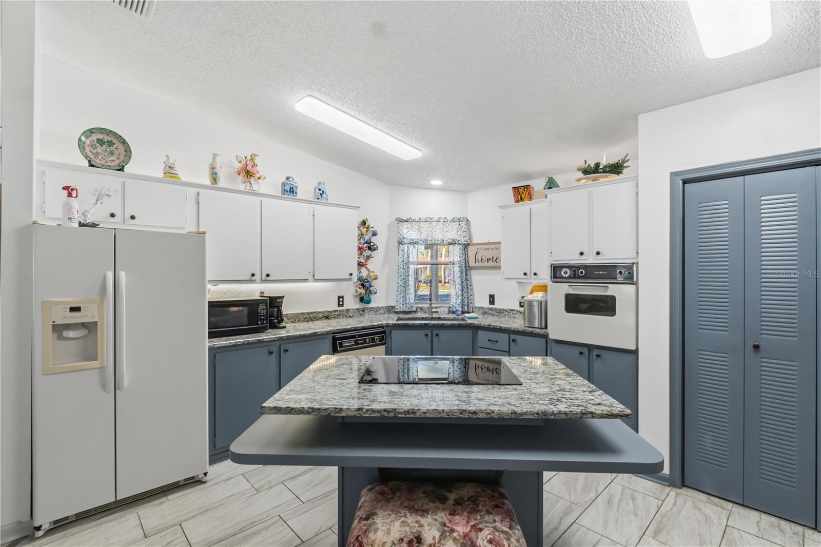 LADY LAKE ORANGE BLOSSOM GARDENS UNIT 14 - Residential