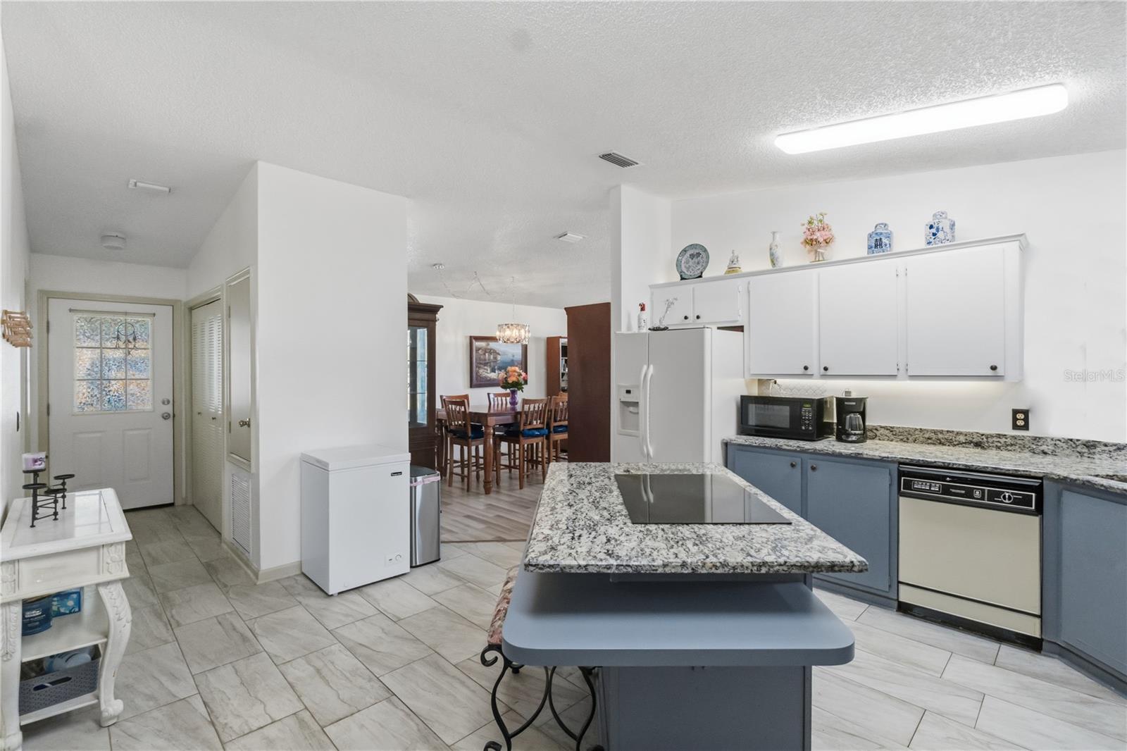 LADY LAKE ORANGE BLOSSOM GARDENS UNIT 14 - Residential