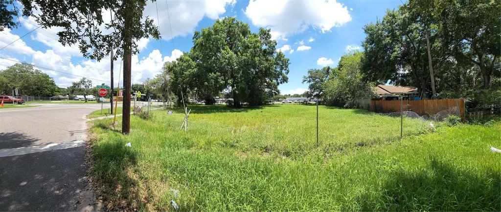 Buyer financing fell through, great opportunity to buy an income generating vacant commercial land for future business development. This land is currently leased for $500/month to store landscaping equipment. Great investment opportunity and good return on your investment until you are ready to build. Cornet lot located at the intersection of 8th Ave and Palm River Road. Commercial Zone (CN). Build you own business at this location with high traffic and visibility. Busy area with a gas station and pizza store directly across the land. Land Survey is available.
Buyer/Agent to verify all information and intended land use from Hillsborough County.