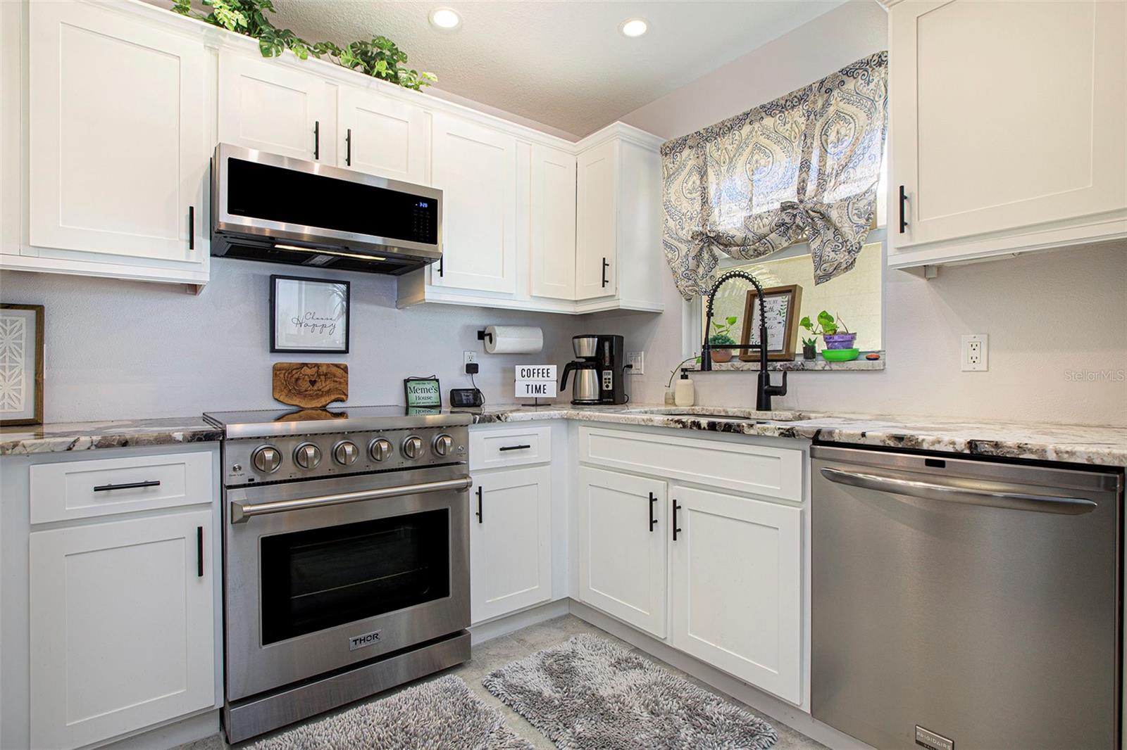 FLAMINGO BY THE BAY - Residential