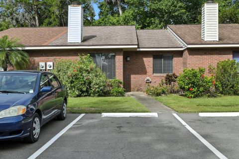 Photo of 1512 Heritage Lane, Daytona Beach, FL 32117 (MLS # V4943790)