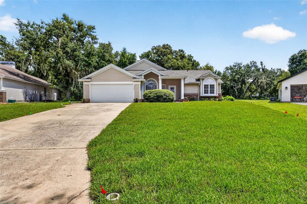 Photo of 3318 Silverpond Drive, Plant City, FL 33566 (MLS # TB8545809)