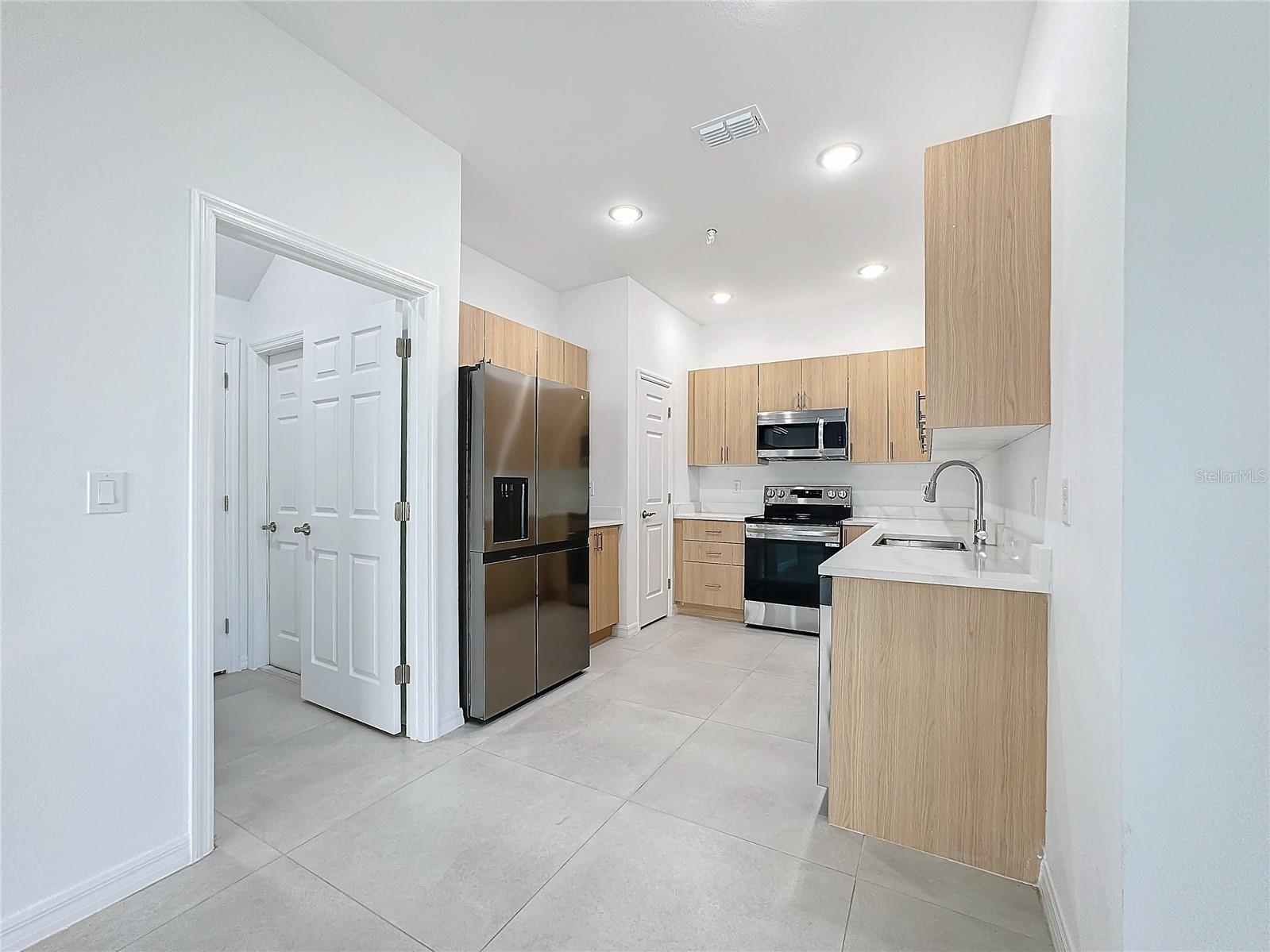 BARTON COURT - Residential Lease