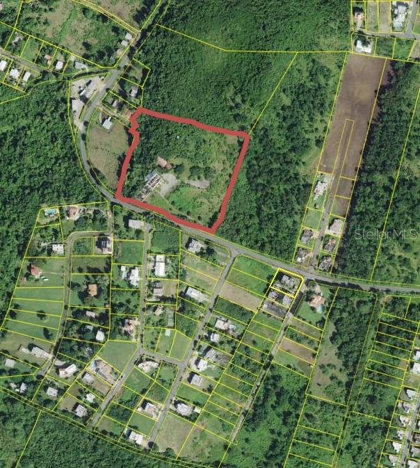 Excellent opportunity for investors. Magnificent 6.7 acres property overlooking Cabo Rojo Bay, steps from the town of Boquerón, the beach, and main access points such as road 101. Formerly known as the Hotel Buena Vista, this lot has great potential to be remodeled back into a guest house, nursing home, or short-term rental. It has 24 rooms and bathrooms (repairs needed) Property has a separate entrance with access to road 307. Recent appraisal and photos on request.