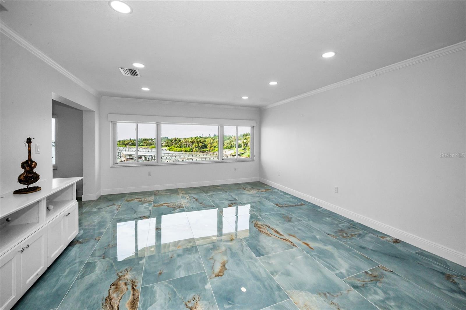 HARBOUR CLUB CONDO 3 - Residential Lease