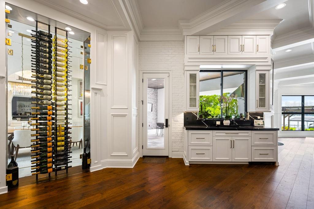 LAKE MAITLAND MANOR - Residential
