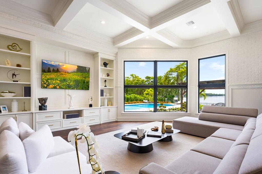 LAKE MAITLAND MANOR - Residential
