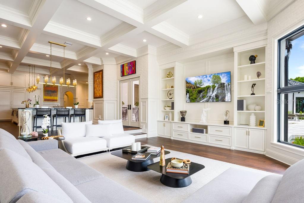 LAKE MAITLAND MANOR - Residential