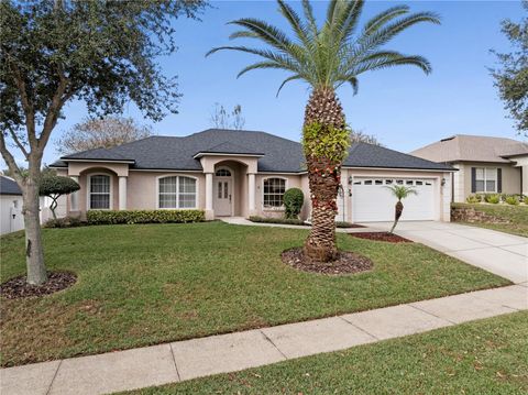 Photo of 415 Regatta Drive, Groveland, FL 34736 (MLS # G5106180)