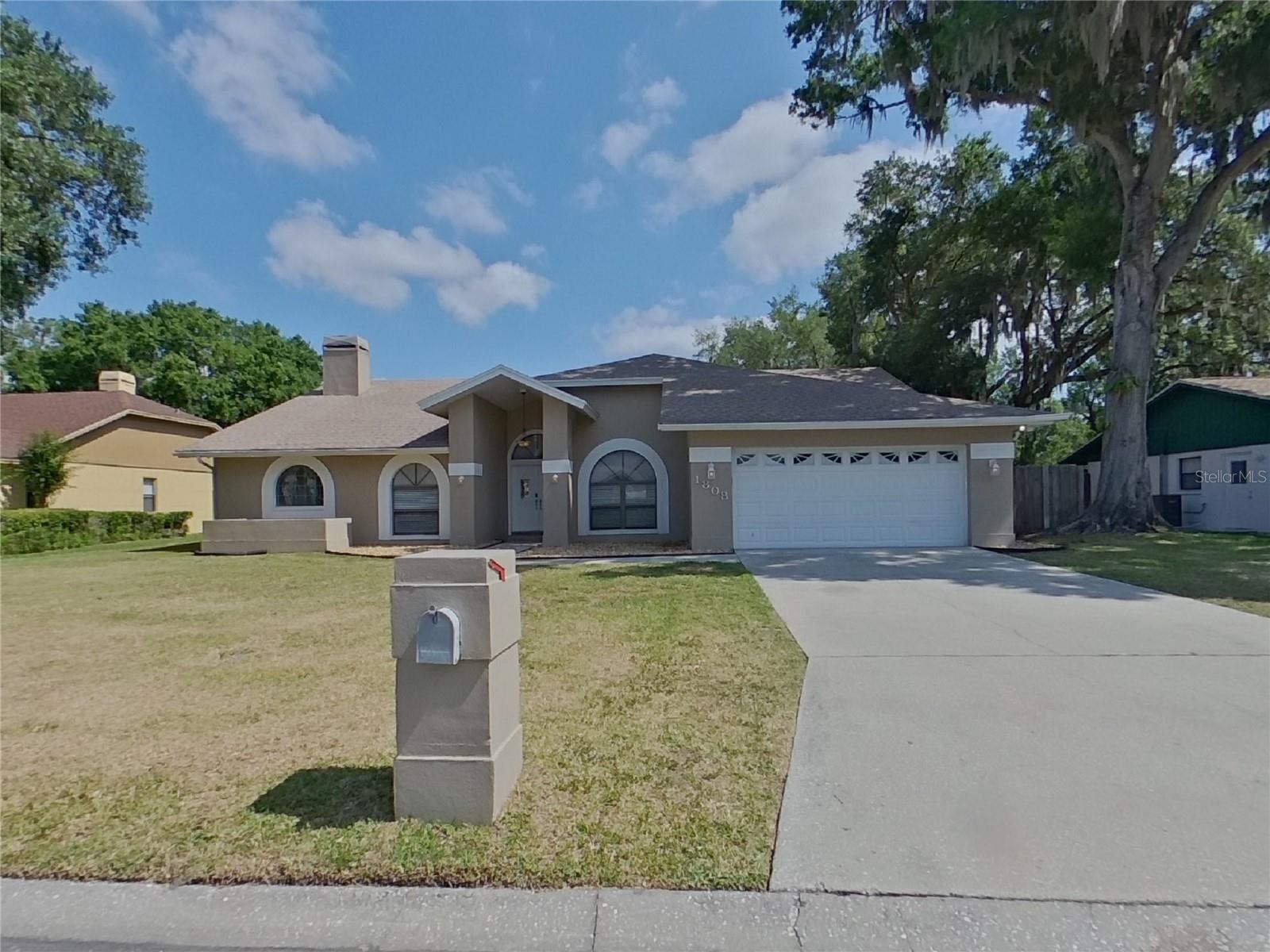 WALDEN LAKE UNIT 25 B - Residential Lease