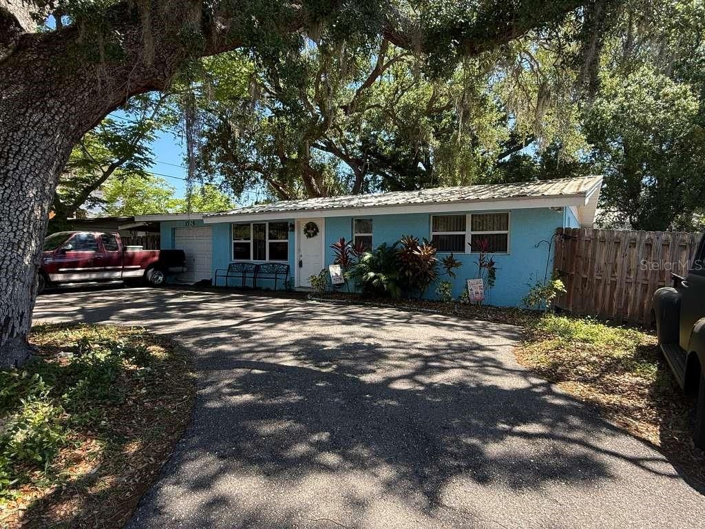 Photo of 1725 S Shade Avenue, Sarasota, FL 34239 (MLS # A4690784)