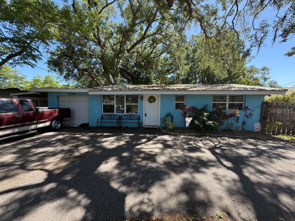 Photo of 1725 S Shade Avenue, Sarasota, FL 34239 (MLS # A4690784)