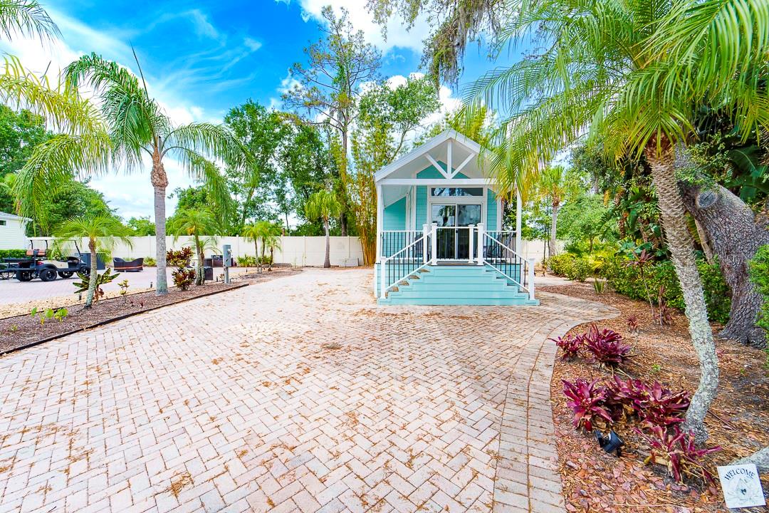 6853 AMANDA VISTA CIRCLE