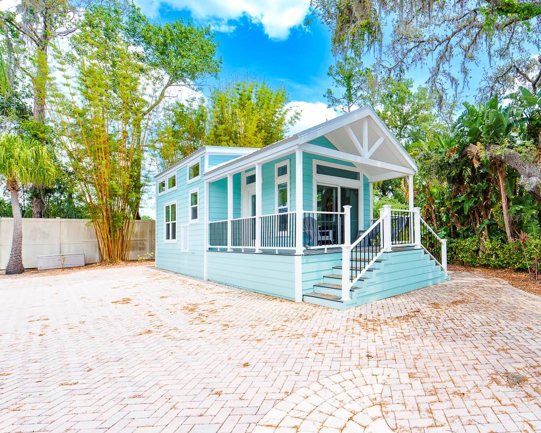 6853 AMANDA VISTA CIRCLE