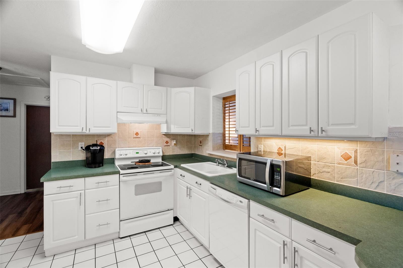 MEADOW LAWN 9TH ADD - Residential