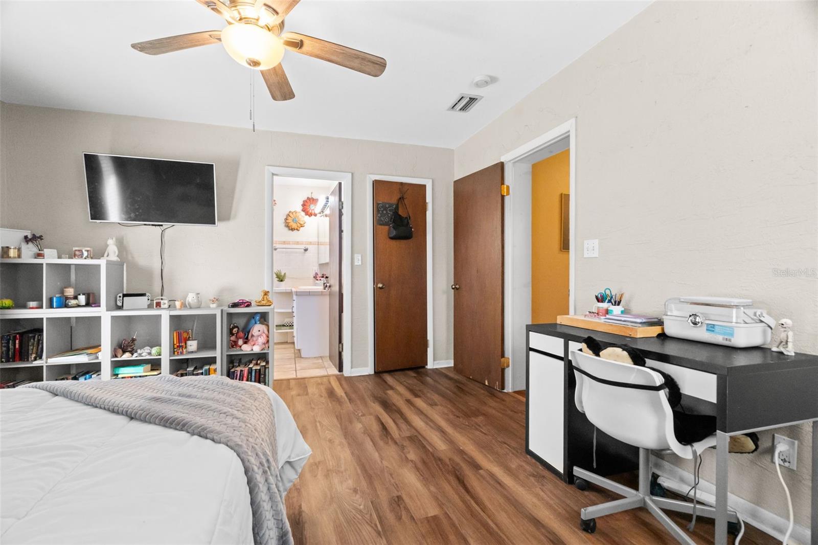 MEADOW LAWN 9TH ADD - Residential