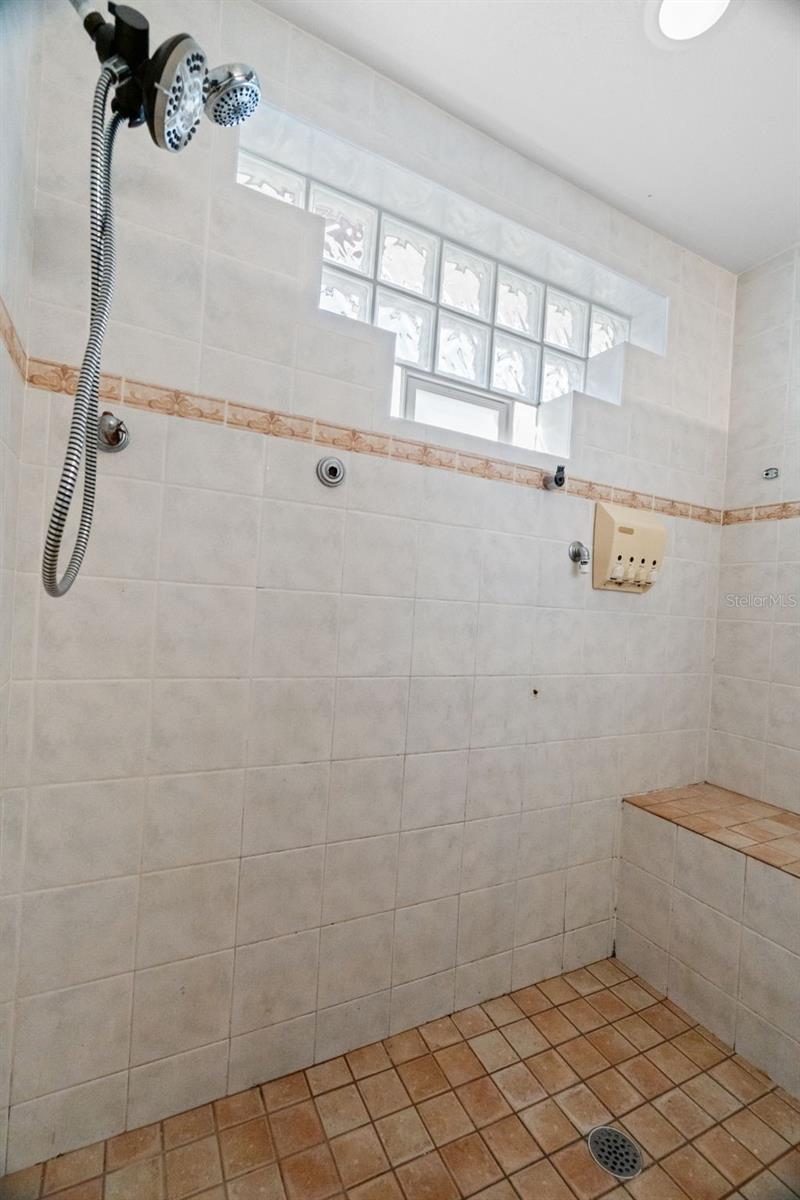 MEADOW LAWN 9TH ADD - Residential