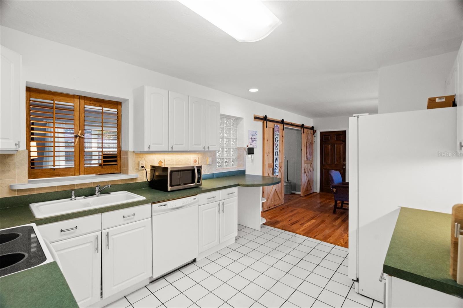 MEADOW LAWN 9TH ADD - Residential