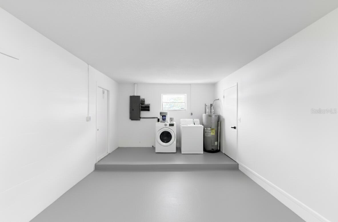 CREWS LAKE MANOR - Residential