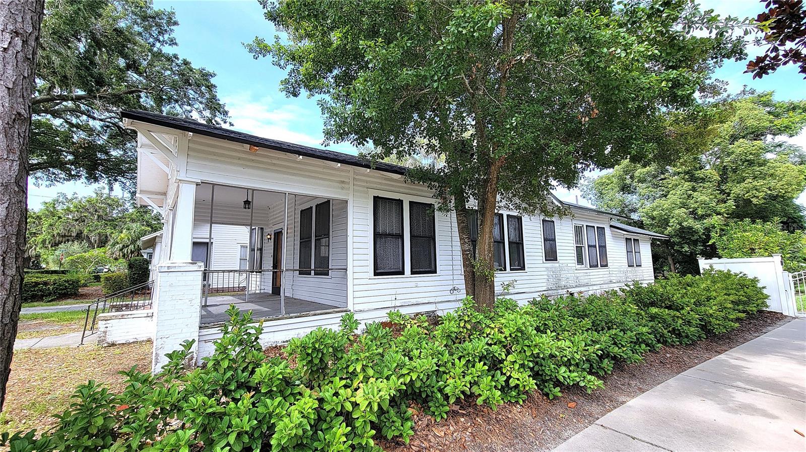 206 N HIGHLAND AVENUE