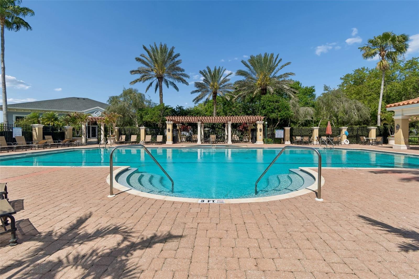 CHAMPIONS CLUB - Residential