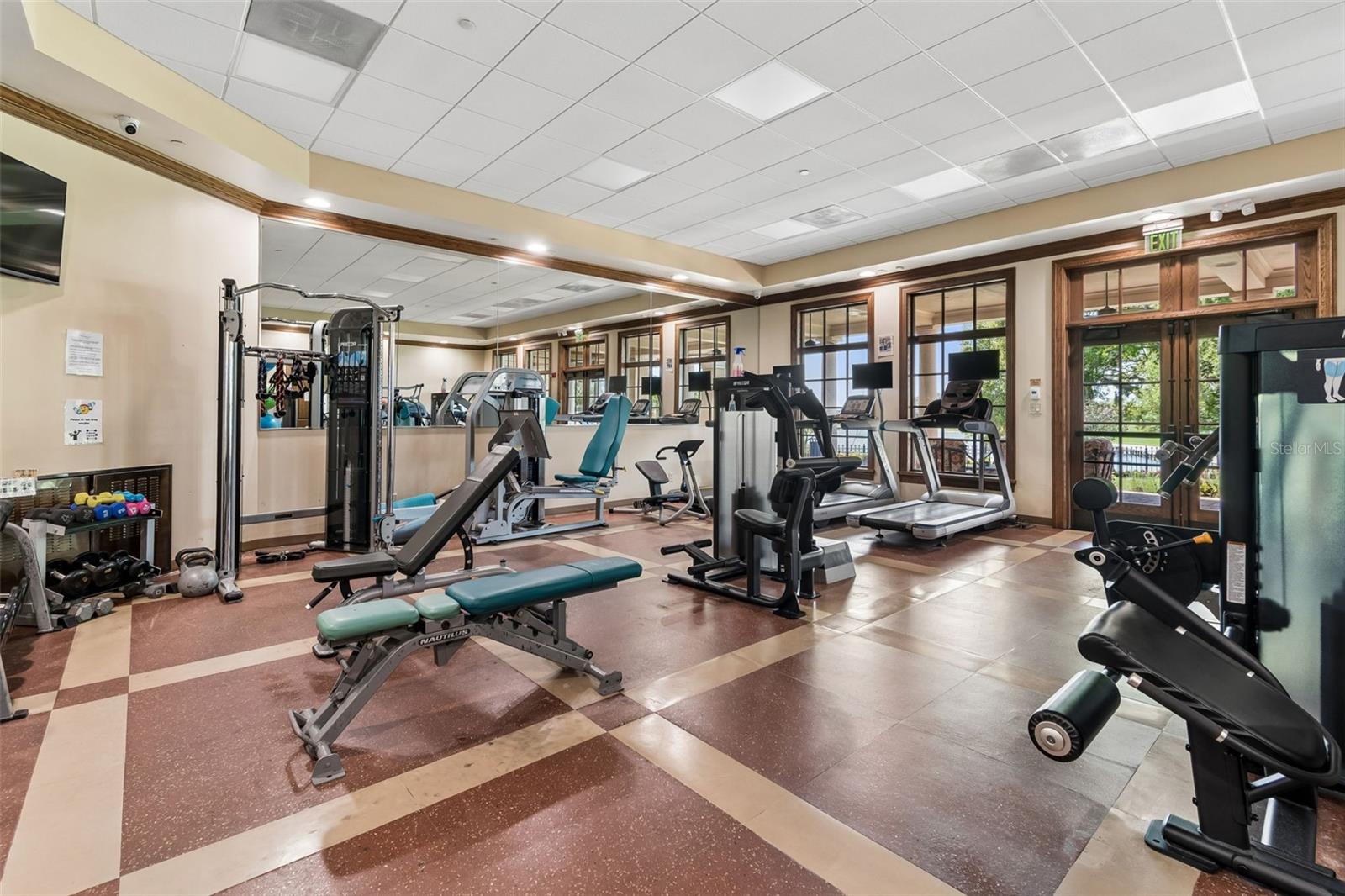 CHAMPIONS CLUB - Residential