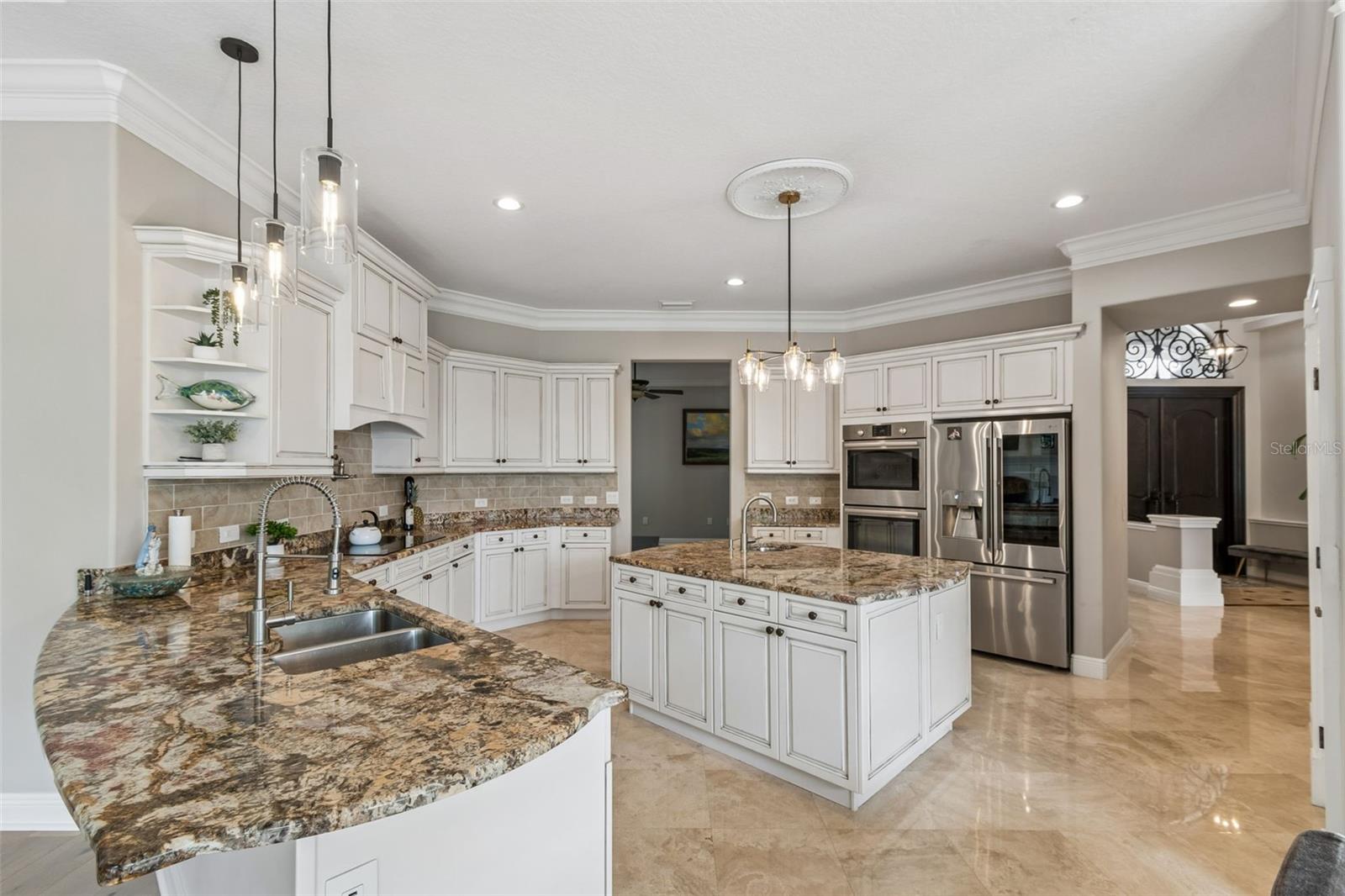 CHAMPIONS CLUB - Residential