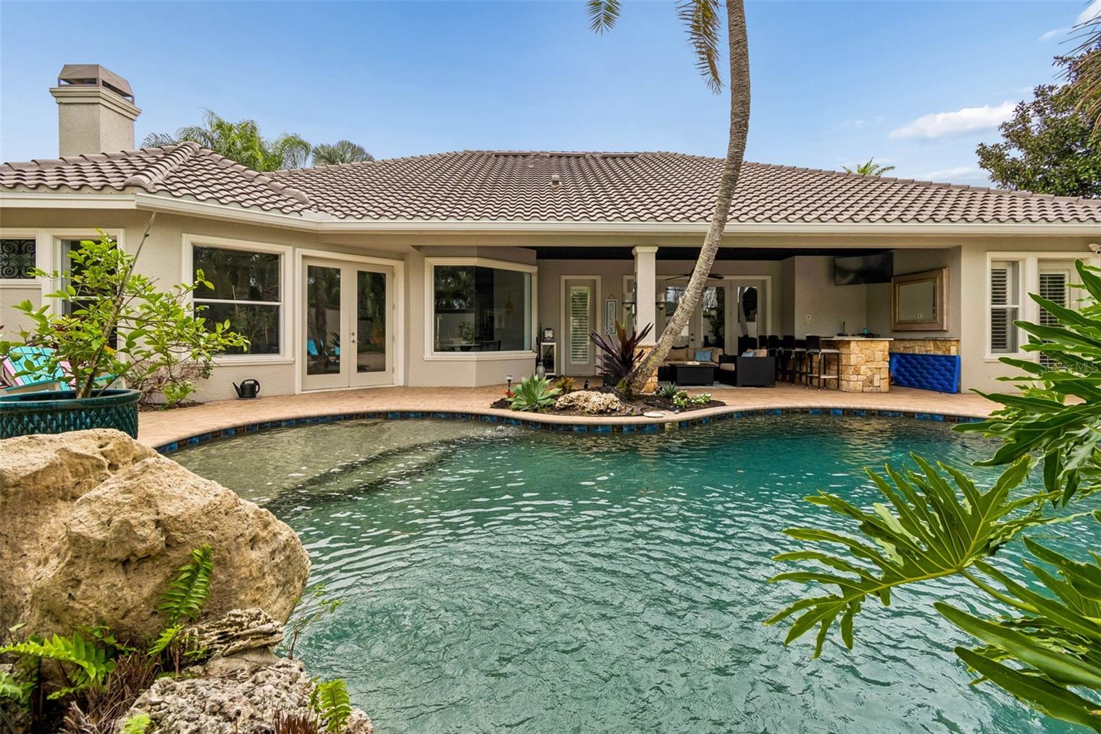 CHAMPIONS CLUB - Residential