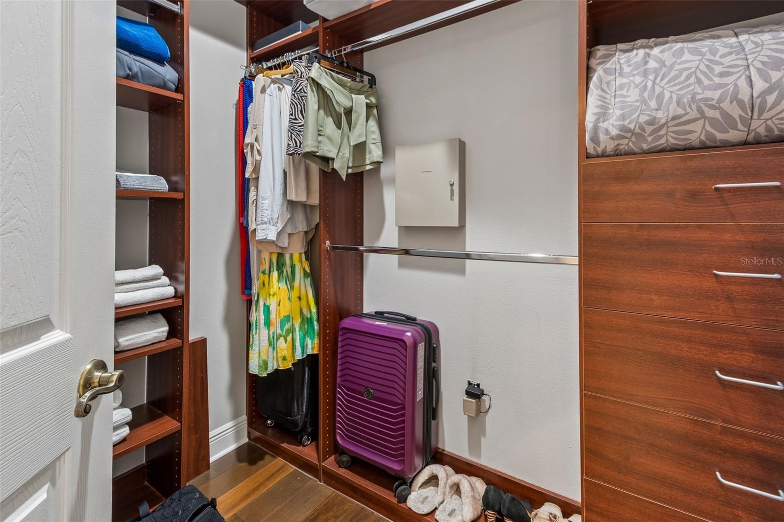 CHAMPIONS CLUB - Residential