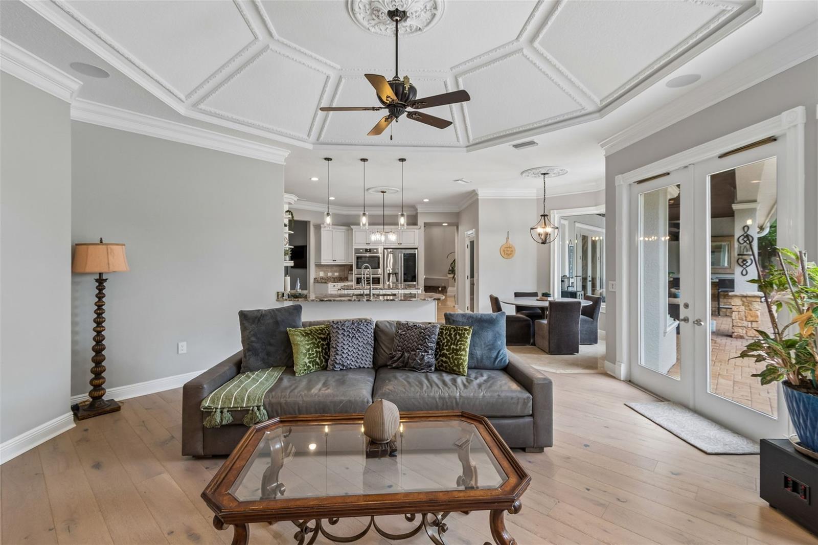 CHAMPIONS CLUB - Residential